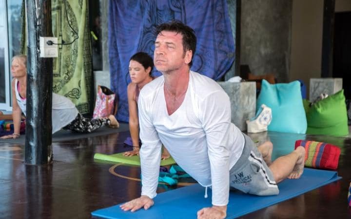The Retreat with Nick Knowles, Nick Knowles practices yoga and detox